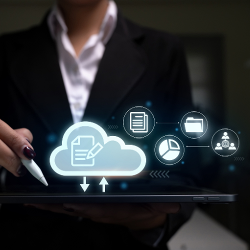 Profesional desarrollando habilidades de comunicación asertiva y negociación en un entorno empresarial